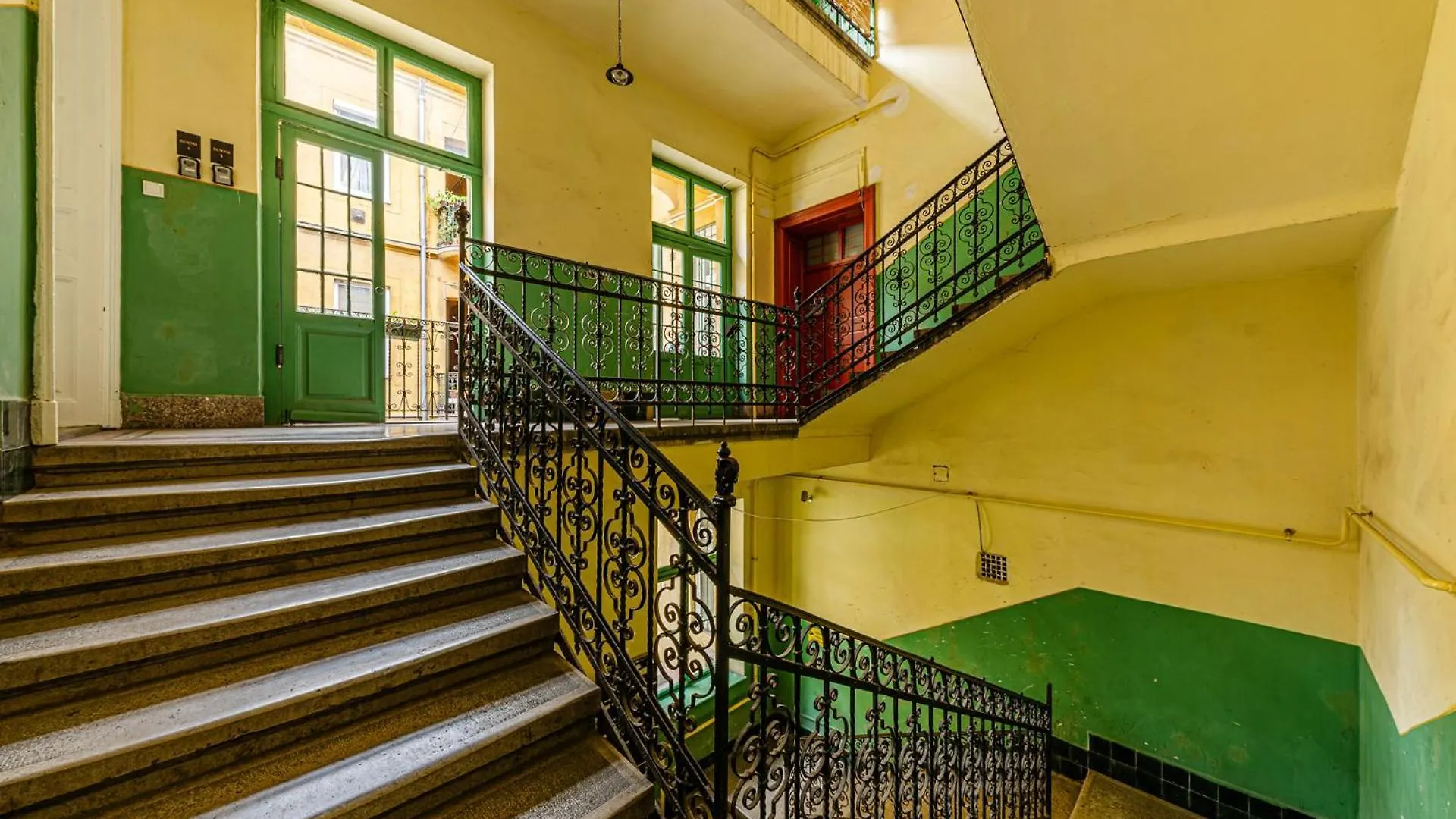 Διαμέρισμα Charming Suite & The Hidden Gem On Akacfa Str Βουδαπέστη
