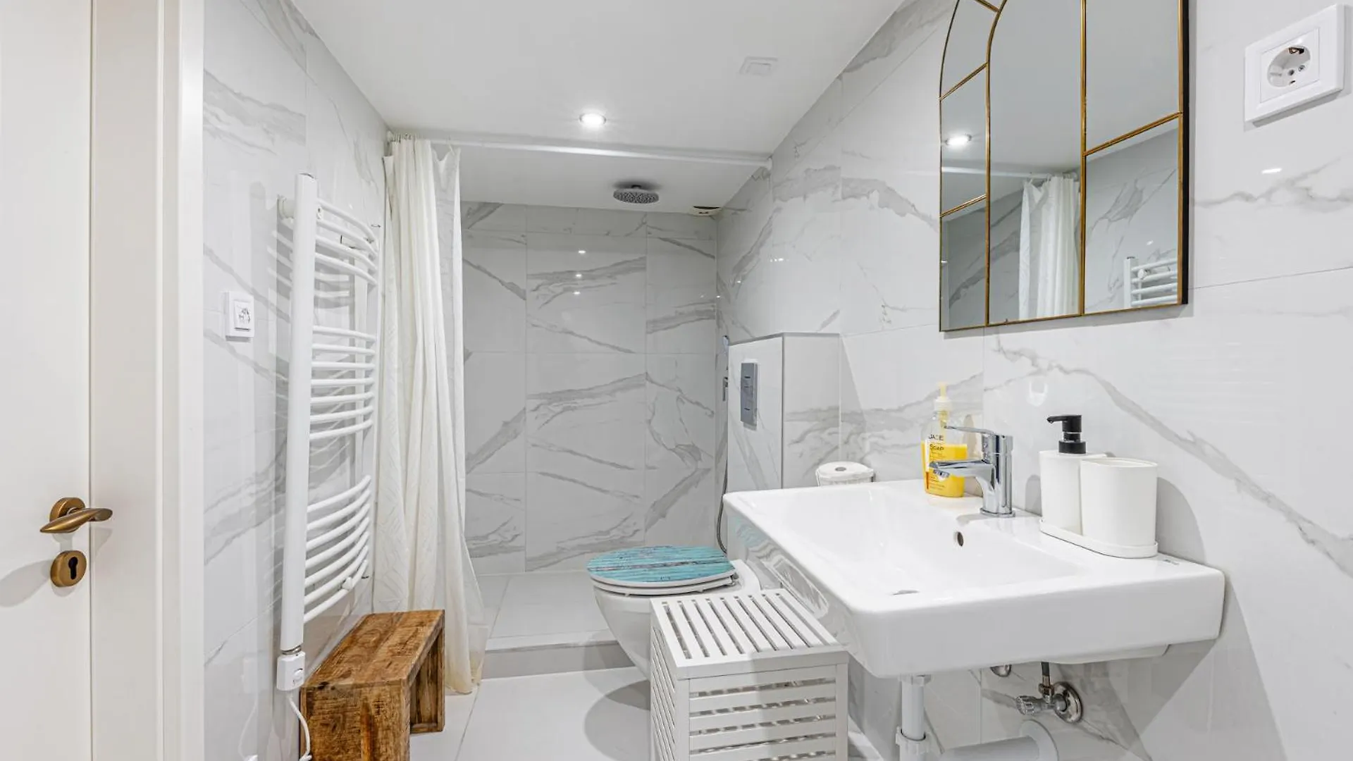 Διαμέρισμα Charming Suite & The Hidden Gem On Akacfa Str Βουδαπέστη