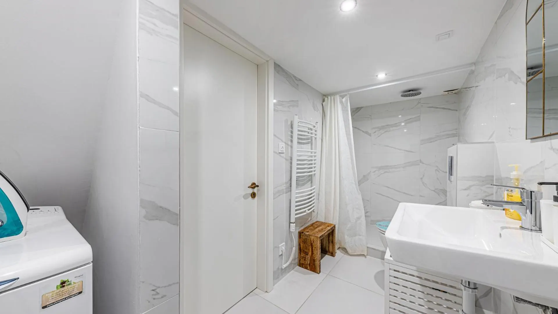 Charming Suite & The Hidden Gem On Akacfa Str Βουδαπέστη