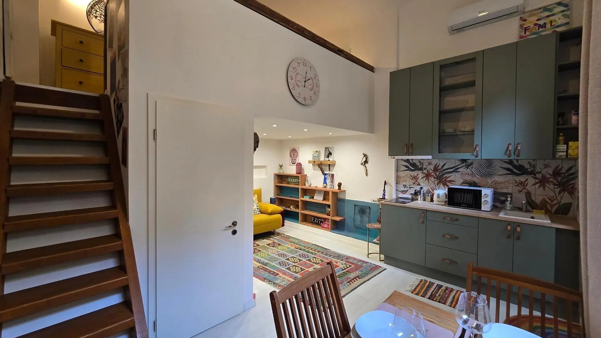 Apartment Charming Suite & The Hidden Gem On Akacfa Str Budapest