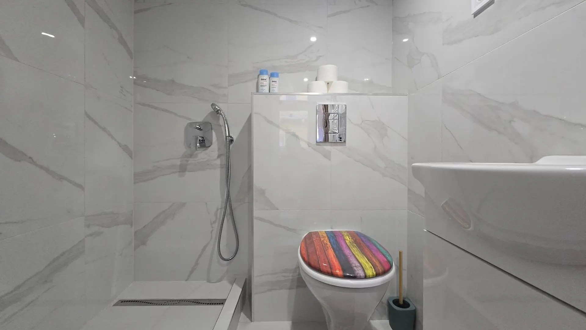 Charming Suite & The Hidden Gem On Akacfa Str Budapest 0*,