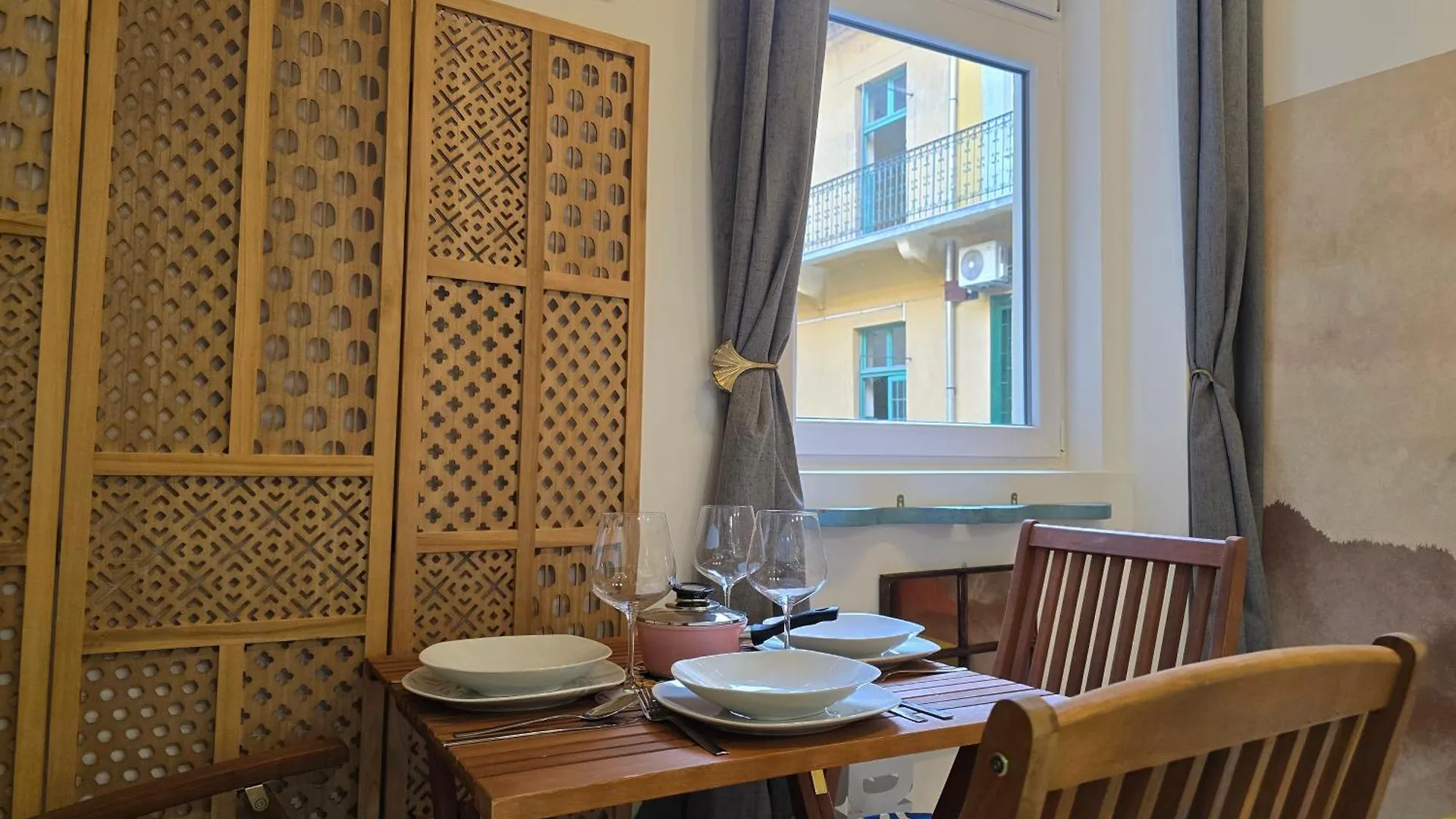 Charming Suite & The Hidden Gem On Akacfa Str Budapest Hungary